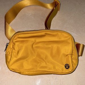 Lululemon everywhere belt bag